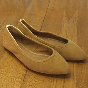 Woman’s Frye camel suede flat. Size 8. Cute heel detail. Barely worn. So soft!